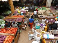 Groenten fruit en vis in overvloed in Central Market