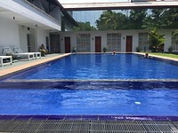 Zwembad bij het hotel