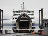 Haar grote bek gaat wijds open!