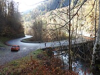 De auto heeft zelfs herfstkleuren