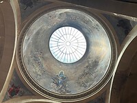 In de kerk, het plafond