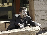 Living statue