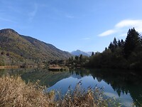 Spiegelbeeld in het Lac de Vernays 2