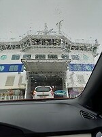 We rijden de muil in