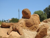 Hij zal vlak voor je uit het strandzand kruipen...