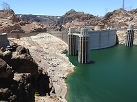 De achterkant van de Hoover Dam