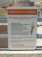 Noodzakelijke waarschuwing. We zijn hier bij 44 graden Celcius...