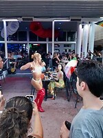Dragshow op de stoep voor the Palace