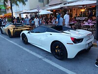 Normaal straatbeeld op Ocean Drive