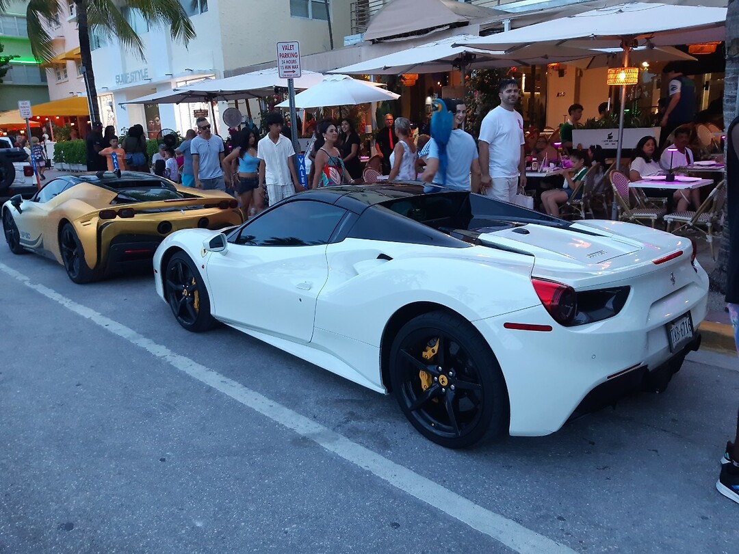 Normaal straatbeeld op Ocean Drive