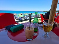 Even een drankje bij de beachbar