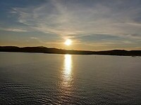 De zon in de zee zien zakken