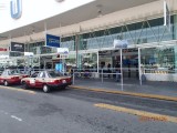 busstation in Mexico City, net als bij een vliegveld, enorm groot en druk!