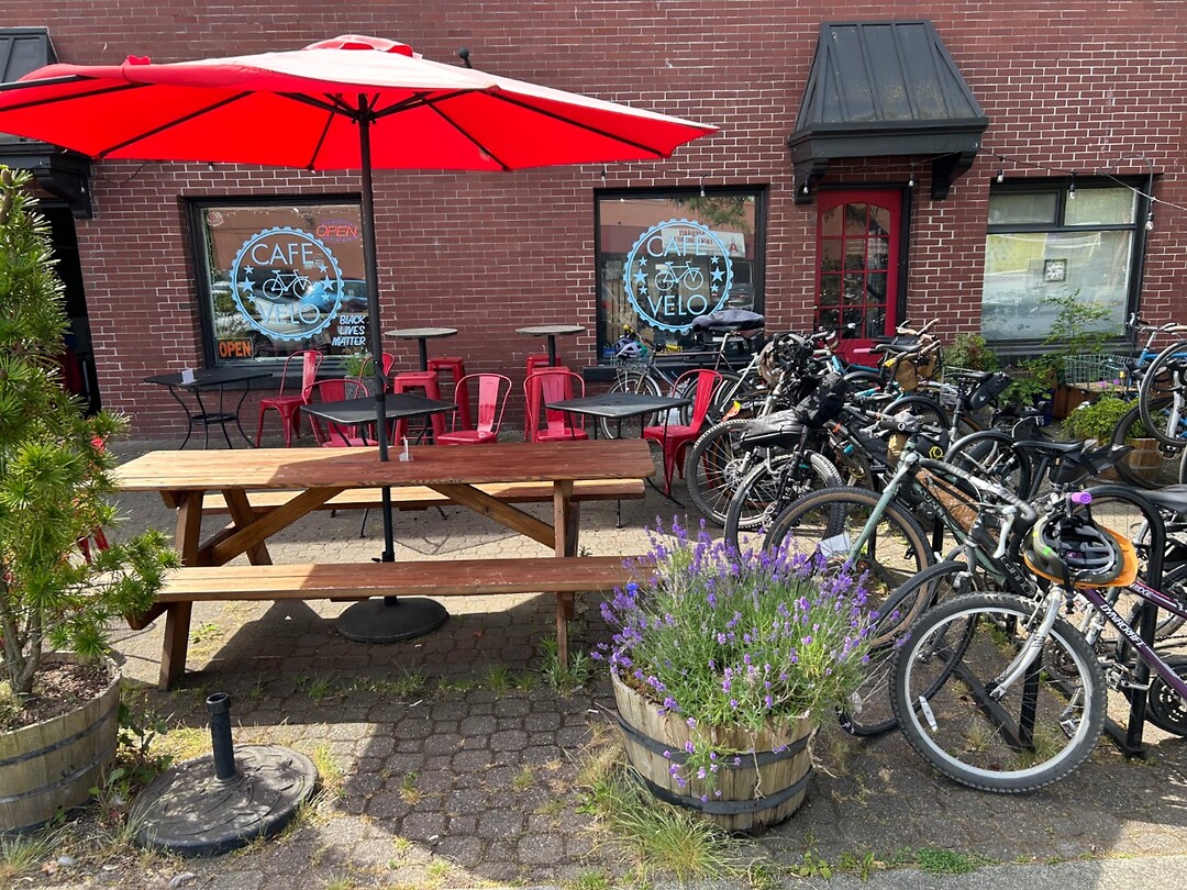 Nice relaxing bicycle cafe with bicycle shop in Bellingham
