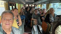 In de bus naar het drop off punt voor de wandeling