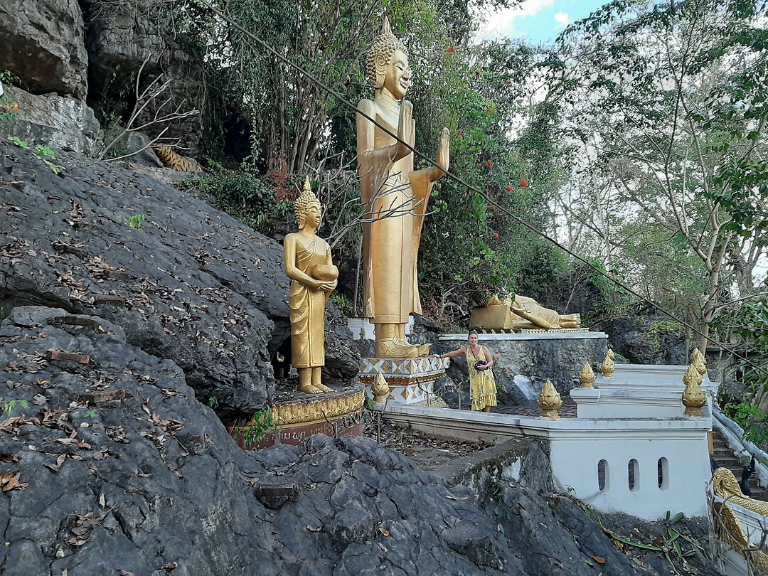 Tempel, foot of Boedha