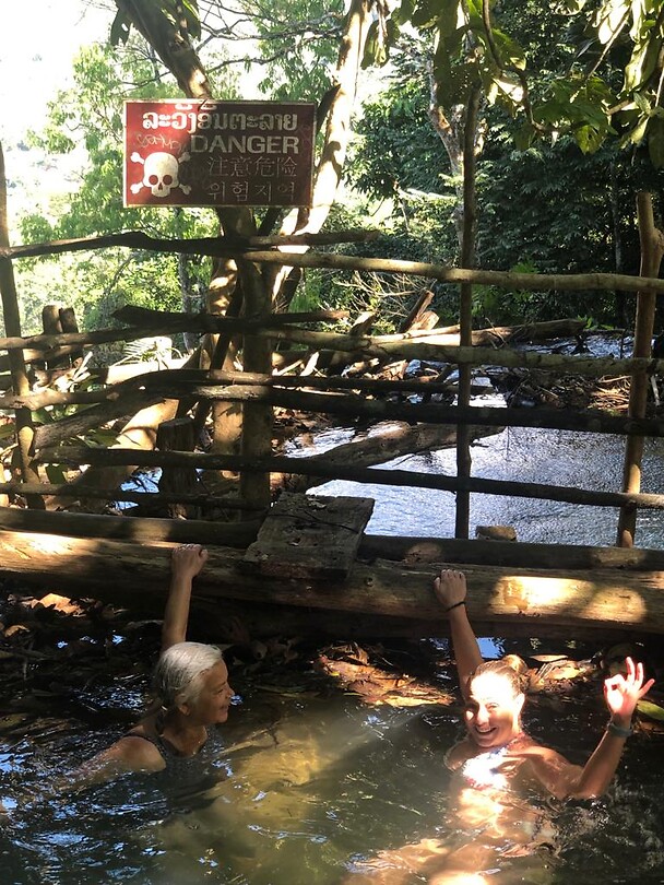 Bij de waterval