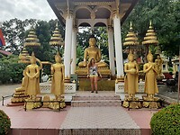 Voor de tempel