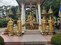 Voor de tempel