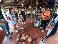 Tour mekong delta, kokos verwerking
