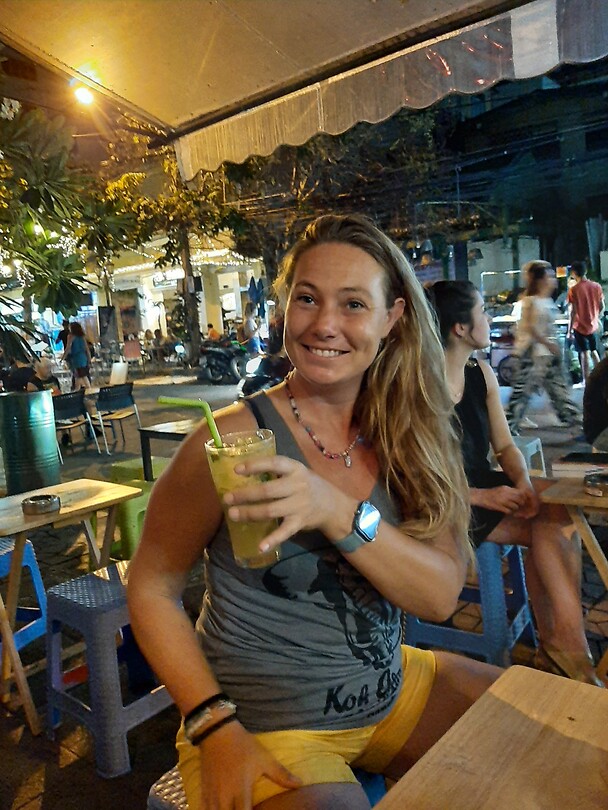 Ginger mojito with Ella and Ellie in Khoasan road