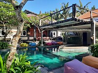 Nusa Lemborgan, by the  good cheer hostal