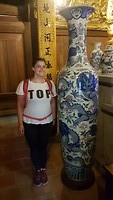 Een best wel grote vaas in een tempel in Tam Coc