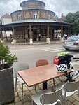 Info kantoor in Evy le Chatel. Foto vanaf het terras.