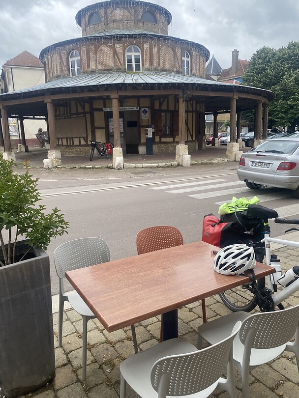 Info kantoor in Evy le Chatel. Foto vanaf het terras.