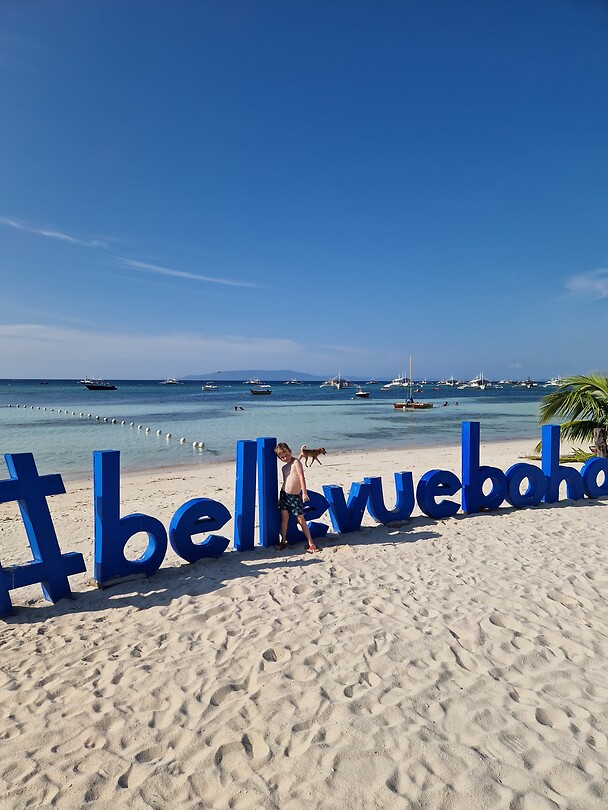 Letters op het strand