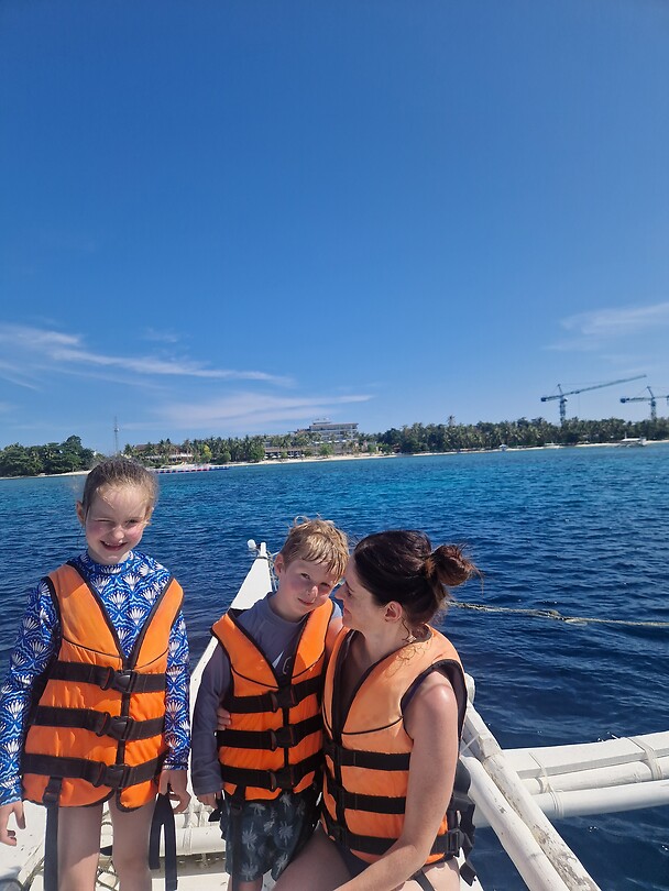 Mila durfde zelfs van de boot af te springen en te snorkelen