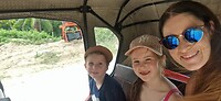 Na een duik in het zwembad het eiland gaan verkennen in een tuktuk vandaag
