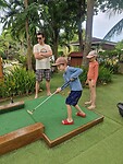 Len wou ook hier perse nog eens mini golfen