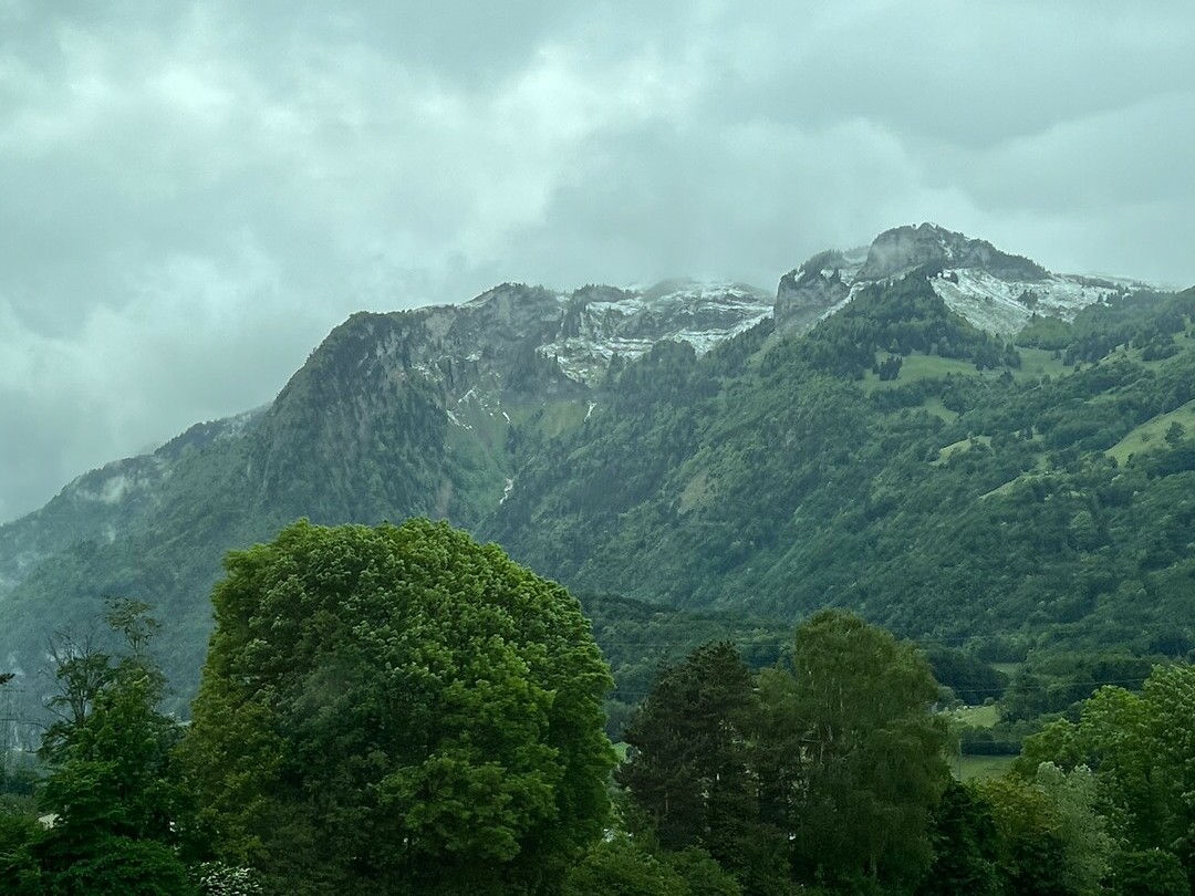 Donkere wolken.