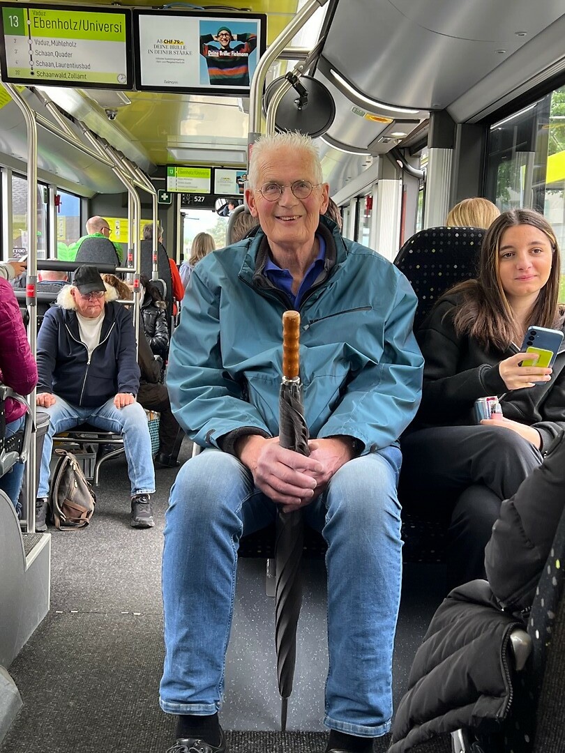 Jan in de bus.