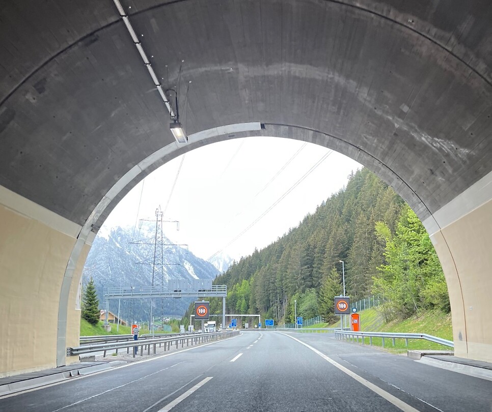 Uitgang tunnel.