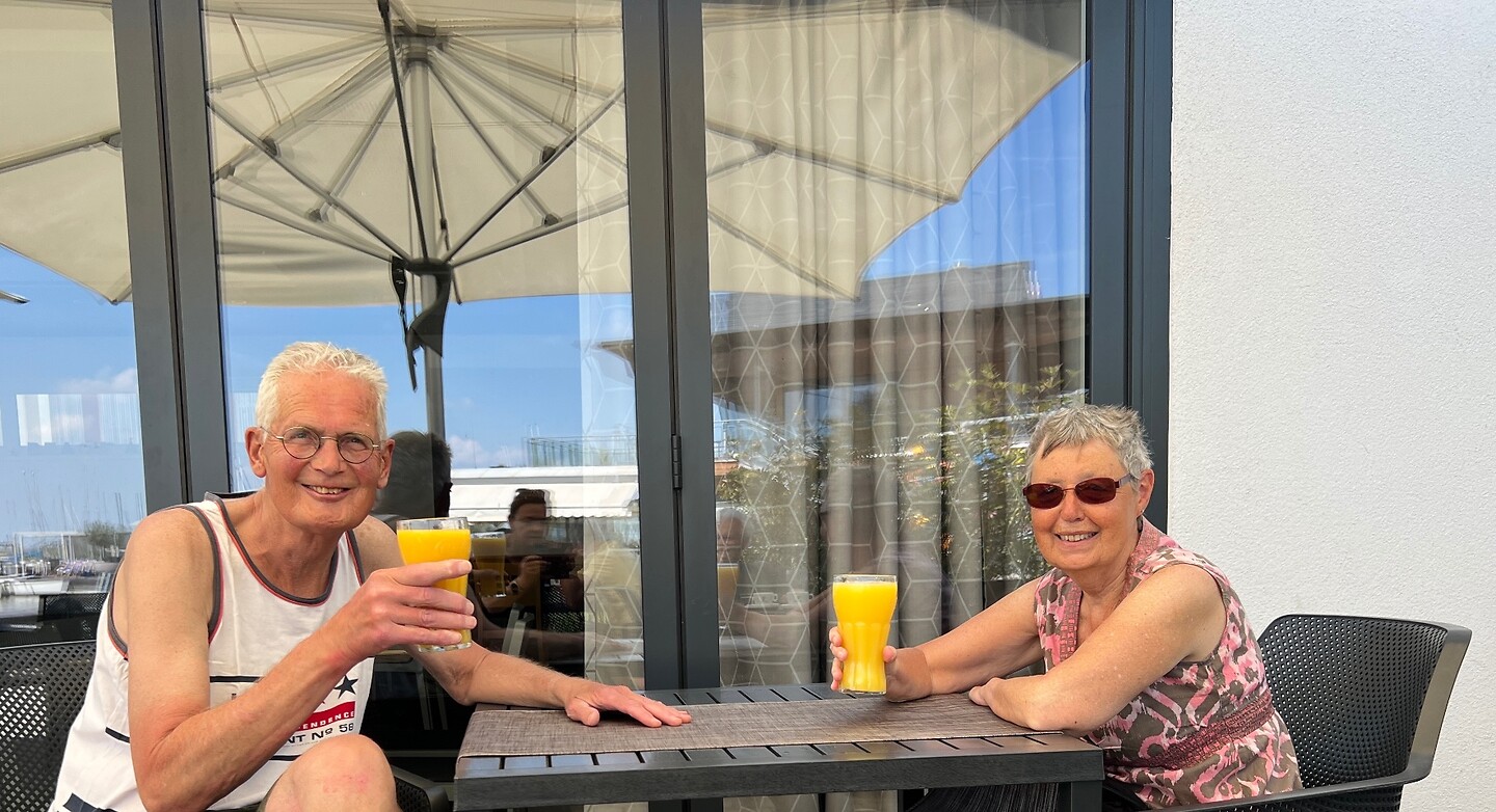 Terras in de haven van Rust.
