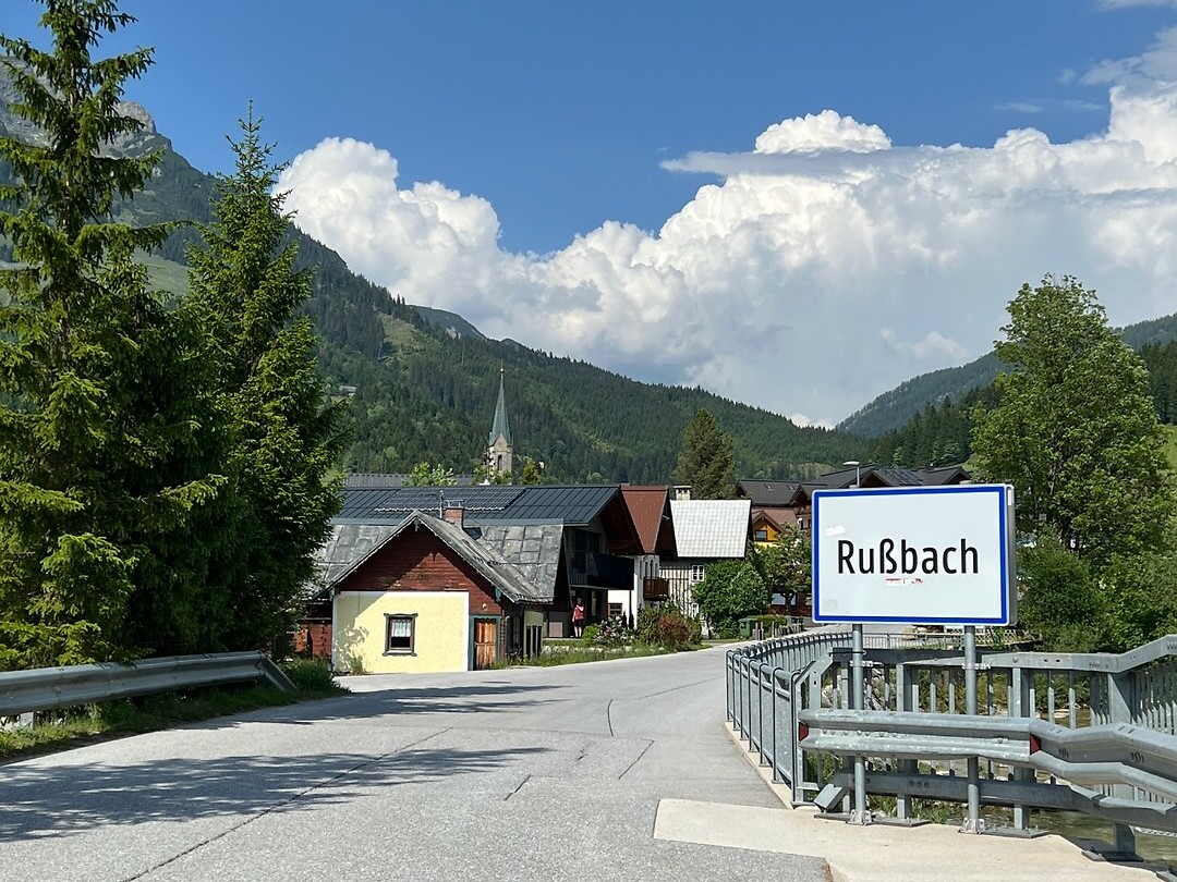 Binnenkomst van Russbach.