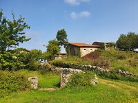 Eines der vielen verlassenen Bergdörfer