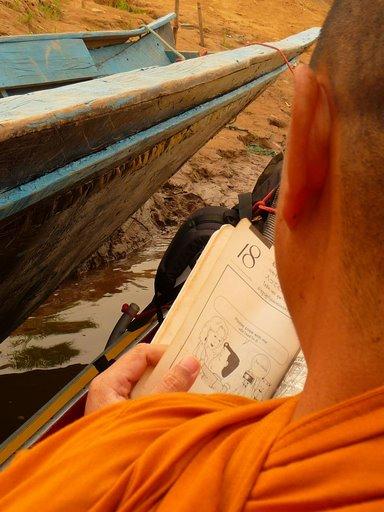 de monnik in de speedboat wilde op defoto met ons