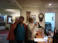 De dames aan het wijnproeven in Seven Hills