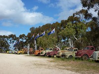 Vrachtauto's bij Old Tailem Bend.
