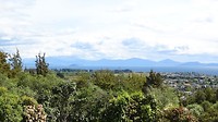 Zicht op Lake Taupo met in de verte Mount Ruapehu