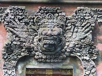 bij de holy water temple