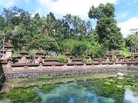 de bron van de holy water temple