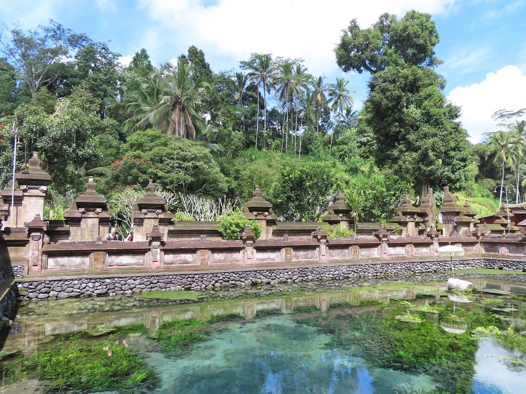 de bron van de holy water temple