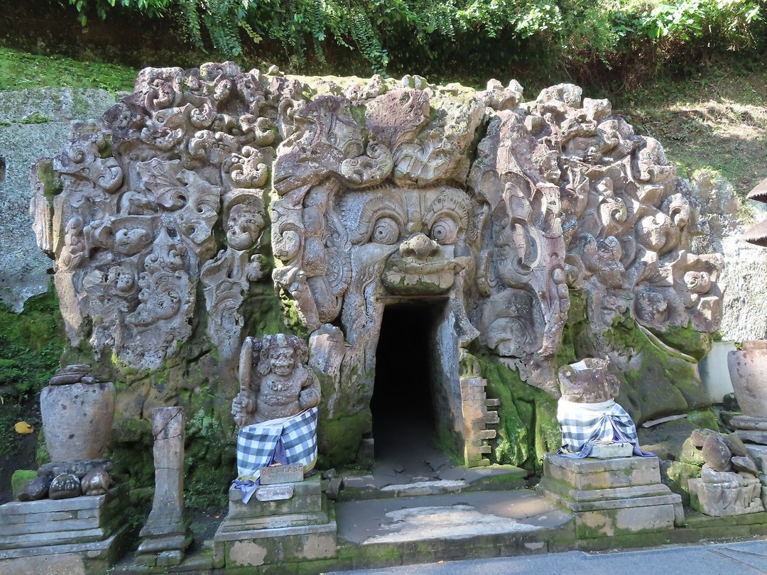 de elephant cave