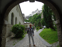 op weg naar het kerkhof van Stift Sankt Peter