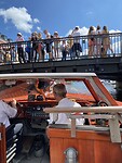 Onder één van de 14 bruggen