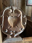 houtsnijwerk aan de kerkbanken